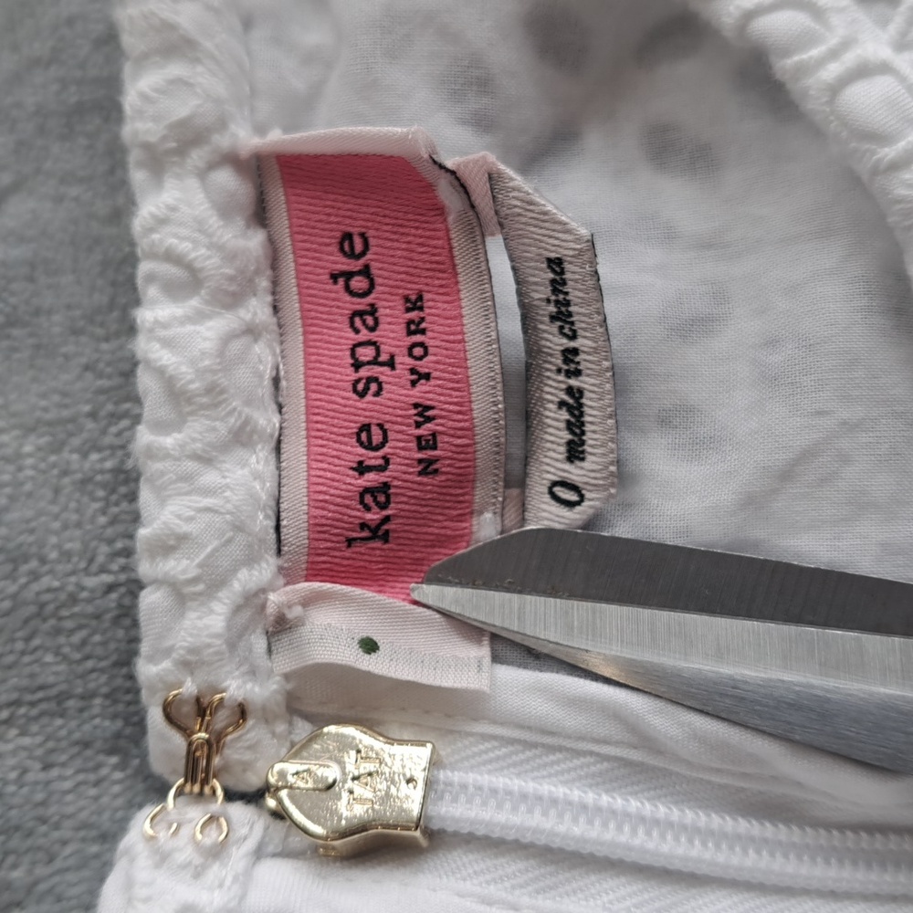 Kate Spade Embroidered Eyelet White Top Zipper Back Lined Ruffle Sz 0 - Picture 2 of 16